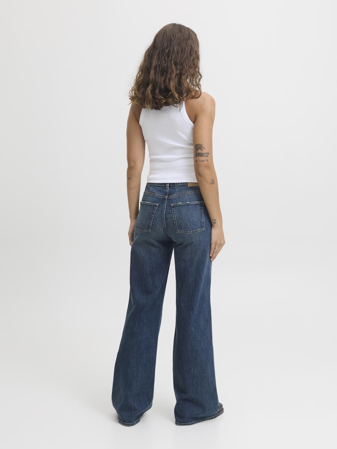model_shot-back